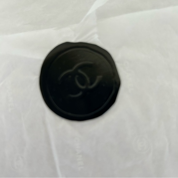 CHANEL GIFT BOX - Picture 9 of 11